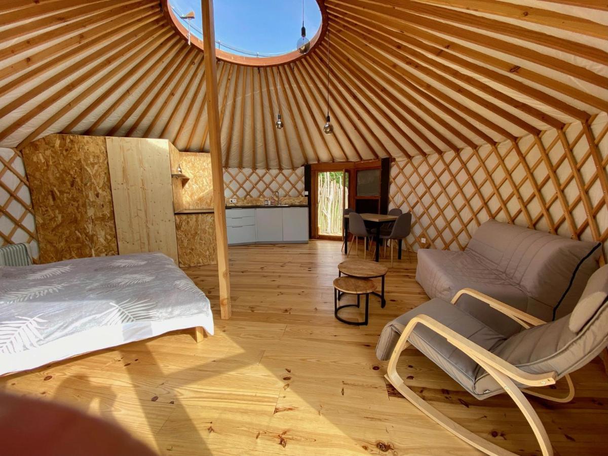 Yourte 2-4 Personnes Avec Spa Saint-Laurent-de-Lévézou Exteriér fotografie