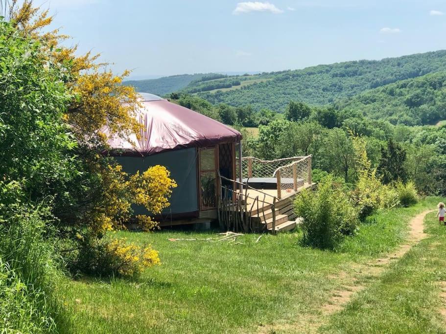 Yourte 2-4 Personnes Avec Spa Saint-Laurent-de-Lévézou Exteriér fotografie